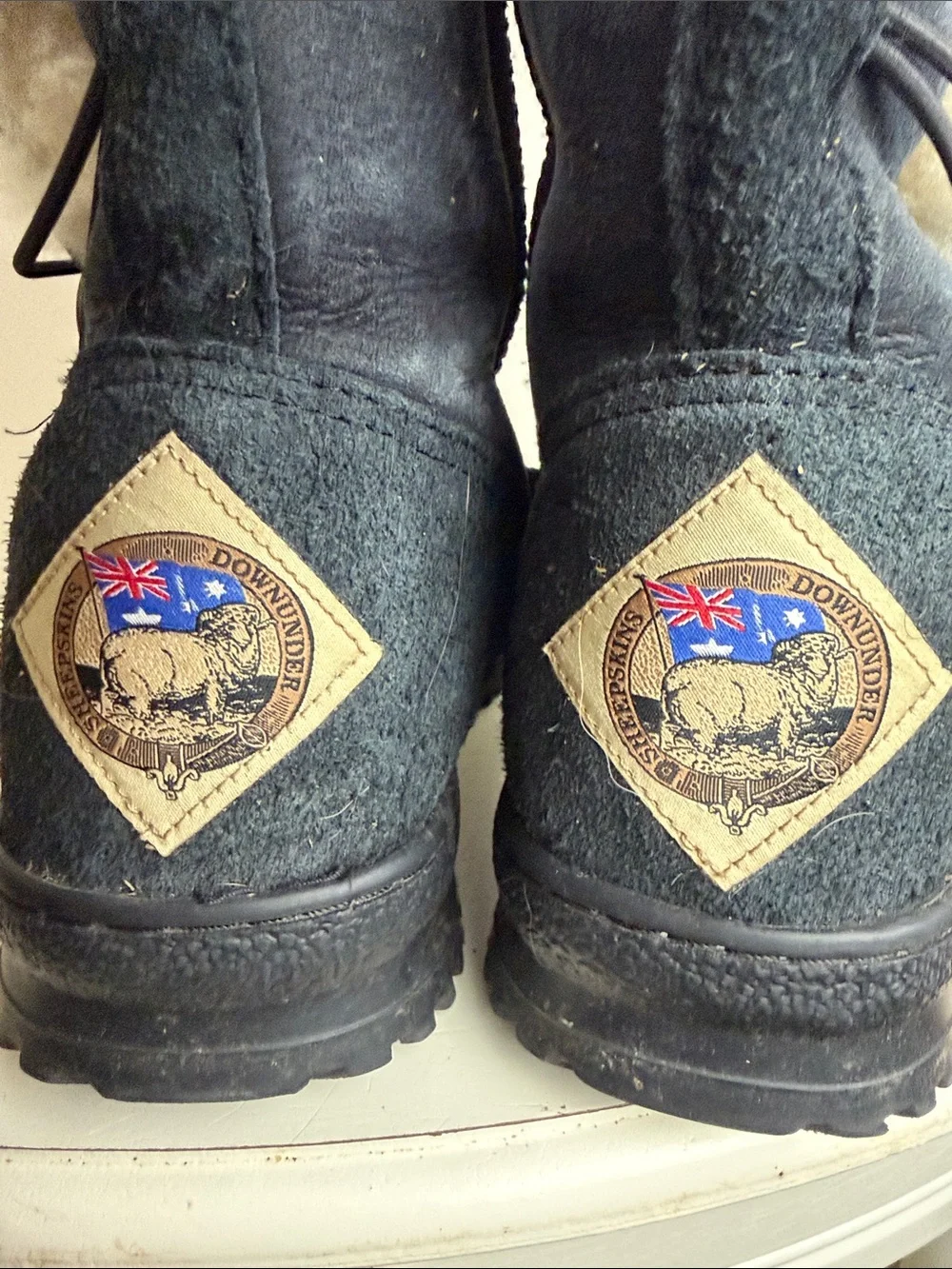 (2290) Sheepskin Downunder Black Tidal Lined Button Winter Boots, Size: 8M/10